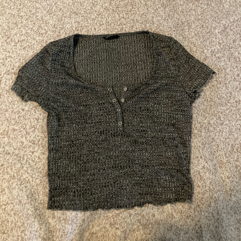 grey scoop neck button crop top, size XL